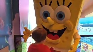 Fui conhecer o restaurante  Bob Esponja. #sindromededown #pcd #reels #inclusão #maternidade #passeio