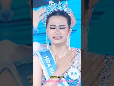 HOA TRẢ LẠI VƯƠNG MIỆN CHO BAN TỔ CHỨC .KHIẾN AI CŨNG XÚC ĐỘNG