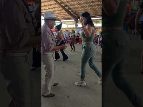 Anita y Don Juanito disfrutan el baile #fyp #viral #trending #shorts #diversion
