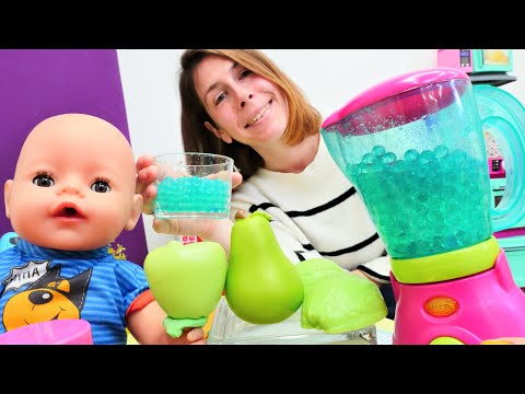 Un batido de fruta para el bebé Pablito. Vídeos de juguetes bebés Baby Born