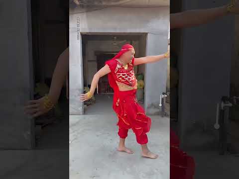 This clothes that I have to dance again are not suitable for me to wear.