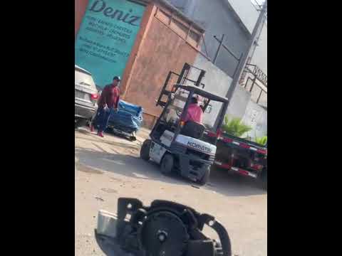 Cuando no te entiendes bien con el montacargas