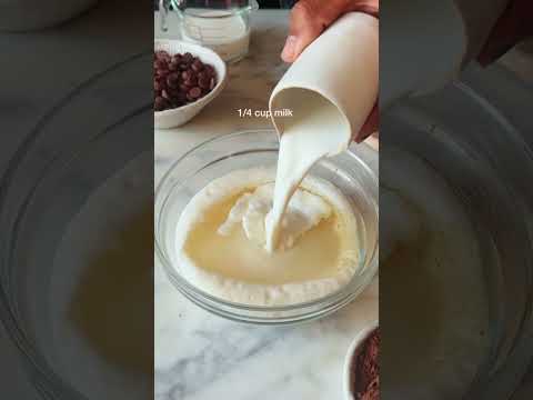 *5 MINUTE* CHOCOLATE BAR CAKE #shorts
