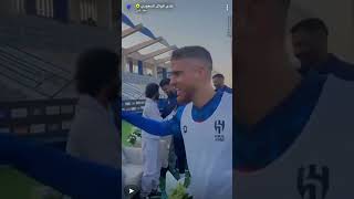 استقبال ياسر الشهراني في نادي الهلال وتقديم الهدايا له
