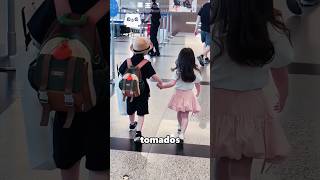 Crecieron juntos... pero al final, ella terminó con otra persona.#girl love #shortvideo #popular