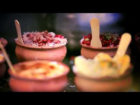Uttar Pradesh the land of Crafts and Cuisines &nbsp;(English)