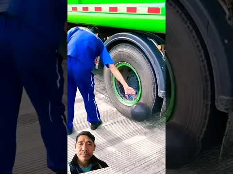 Lốp xe ôtô bị sao vậy moi người ơi