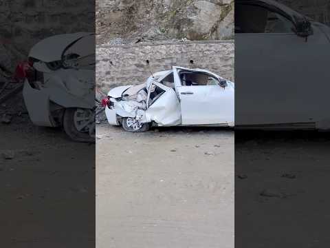 Car accident in manali😰 #viralvideo #trending #travel #manalihills #ytshort #ytshorts #shorts #fyp