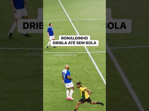 Ronaldinho dribla até sem bola #Ronaldinho #futebol #football