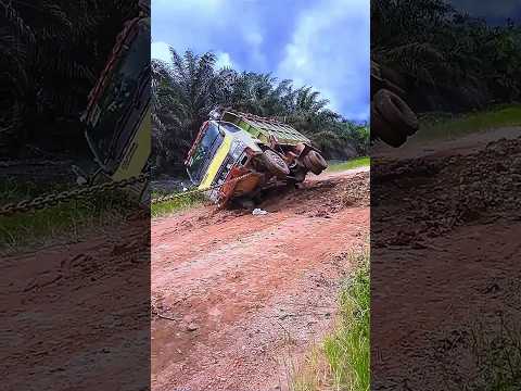 Truck Oleng 😱