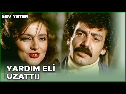 Sev Yeter Türk Filmi | Alev, Müslüm'e Yardım Ediyor