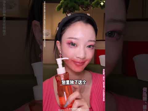 傻白甜女和男友甜蜜约会 结果却遇上了死对头…