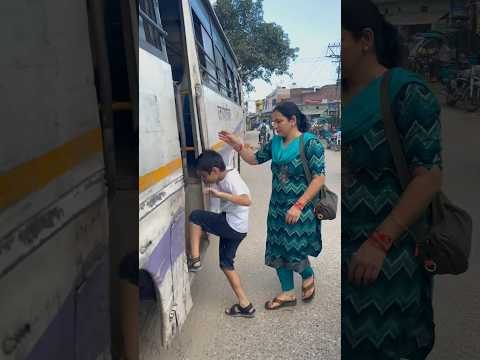 Bus Stand per Saksham Ho Gya Bor 😥😦#shorts (@chhavisakshukimastii )