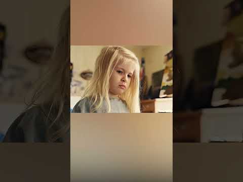 ¡Mamá implanta un chip espía en el cerebro de su hija! #shorts #viralvideo #shortsvideo