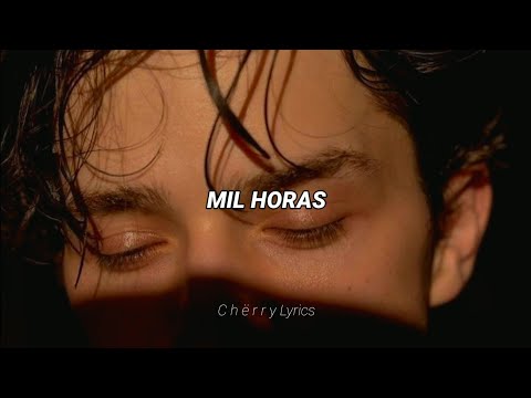 "La otra noche te esperé bajo la lluvia dos horas" 😶💥