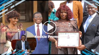 Kati Nze Agaba Amasanyalaze!!! Katikkiro Charles Peter Mayiga Yewaninde Kubayimbi Abamukyaliirako 