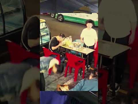Xung quanh chúng ta còn nhiều người tốt