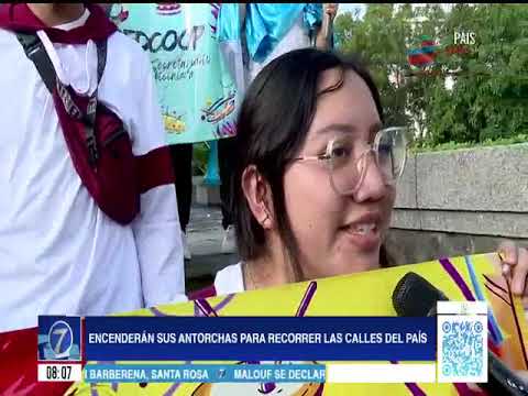 Estudiantes se concentran en el Obelisco para el recorrido del Fuego Patrio