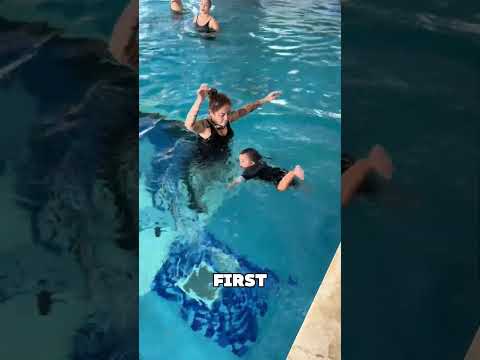This Child Learned to Swim in Seconds🤯❤️