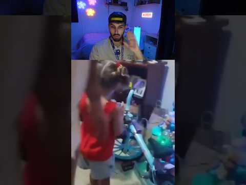 Se Pensó Que Su Regalo Era Una Botella 😭🤣