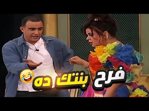 ايه بوكيه الورد اللي انتي لابساه في كتفك ده 😂