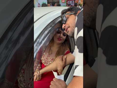 আমিন খানের হাত ধরে কি বলছেন চিত্রনায়িকা পলি