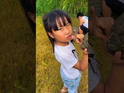 সুমি কিভাবে মাছ ধরল দেখুন #shortsviral #shortsfeed #funny