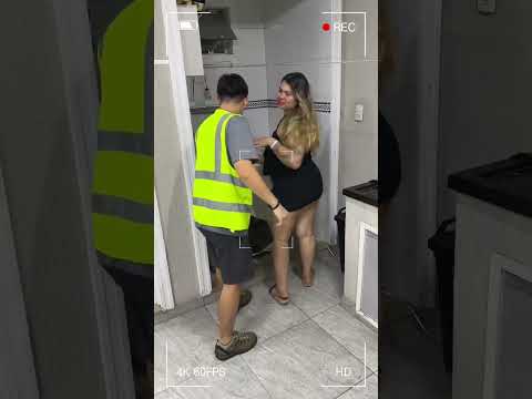 Chamei um técnico pra arrumar minha máquina de lavar.