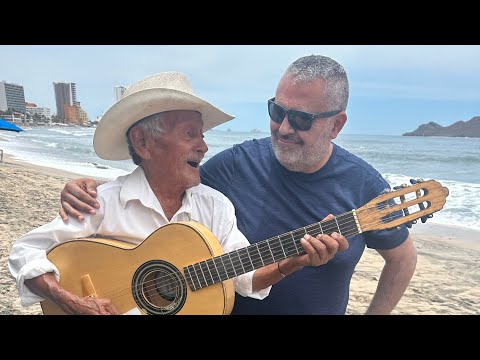 TIENE 150 A脩OS ! Y VIVE DE CANTAR !!!