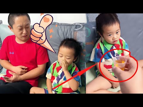 儿子生病不喝药！妈妈想出这个办法，就是得委屈爸爸了！#Cute baby#Cute#呆萌小米宝#聪明宝宝#萌娃