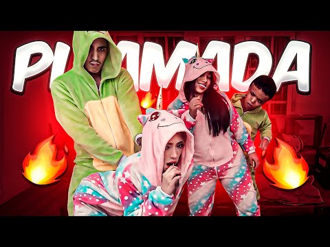 PIJAMADA REAL 3.0 CON MANOLO, CAMILA Y KAROLA 🥵| PASÓ DE TODOOO!! 😈