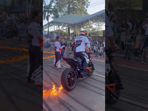 Stunt top