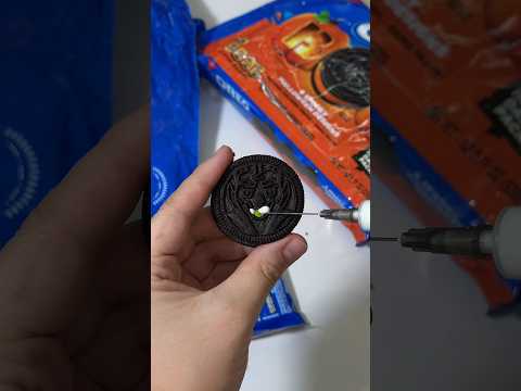 Hidden ways to eat Oreo Vampire #oreo #halloween