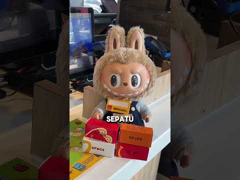 BELI SENDAL BUAT LABUBU BIAR DIA GA NYEKER LAGI😜 #labubu #mcdonalds #happymeal #popmart #unboxing