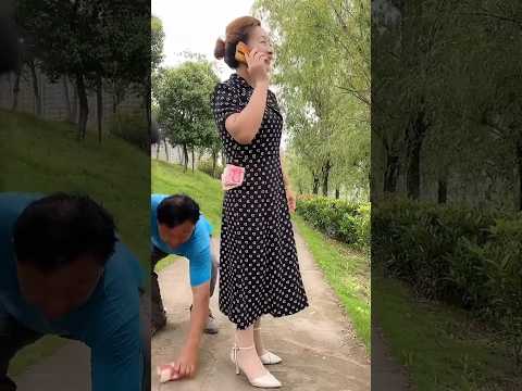 The girl received a lot of money as a gift for helping her #short #ytshort #trending #viral #new