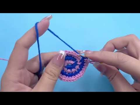 Kim Thoa shows how to knit by hand part 8