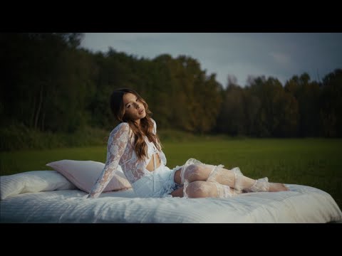 Sarah - Tacchi (fra le dita) [Official Video]