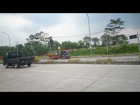 MOBIL TRUK MASUK JALAN TOL
