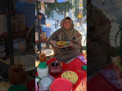 Bajrangi bhaijaan wali munni and mother selling sarso ka saag and makke ki roti in kashmir dudhpatri