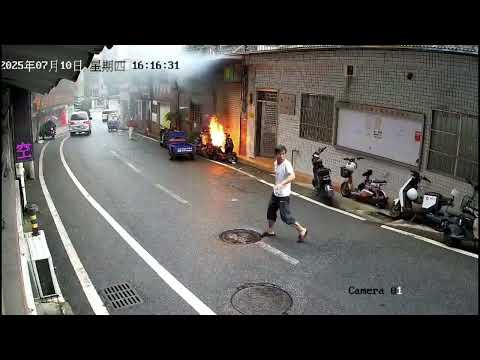 Fire breaks out from charging bike outside storefront in Guangdong, China