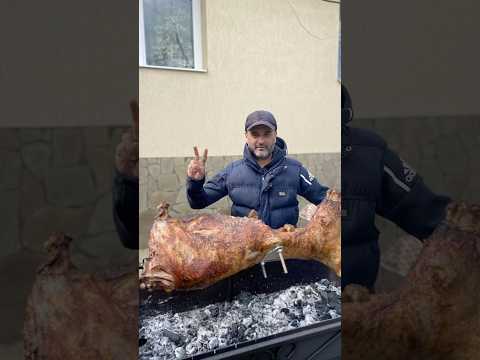 Барашек целиком на вертеле👍🏻