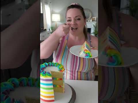 My first striped cake! ๐ญ๐ Should I do more shorts??? #cake #rainbow #satisfying