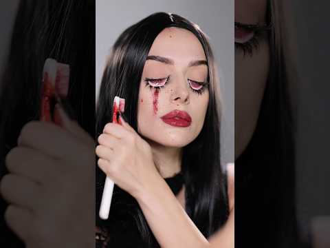 Easy Halloween makeup hack #makeup #beautyhacks (orgn @anitartist)