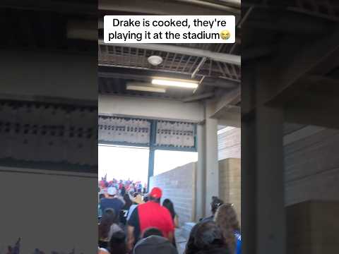 They’re playing Kendrick at Disneyland now 🤣 #kendricklamar #drake #notlikeus #trending #fypシ゚viral