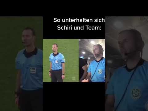 Schiri und die Absprache mit dem Team #monitor #fußball #schiedsrichter #videobeweis