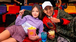 METIMOS COMIDA AL CINE A ESCONDIDAS Y NOS DESCUBRIERON...