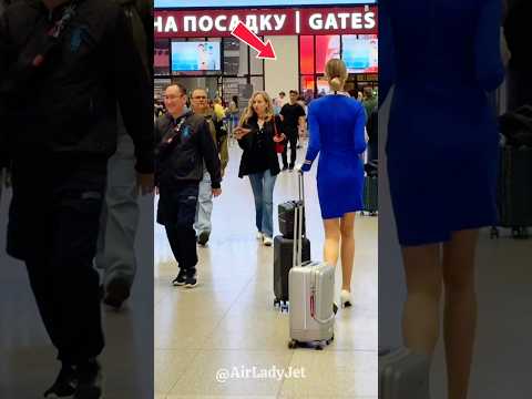 Коллекция авиационной униформы, подчёркивающей безупречный стиль стюардессы. 🛩️ @uniform.teamline