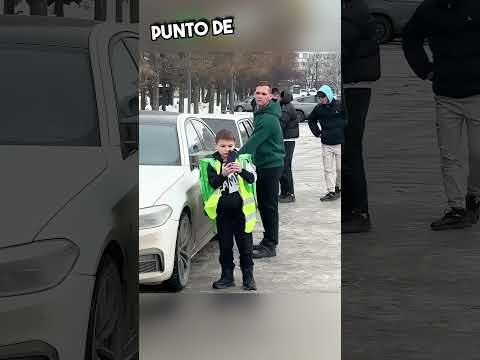 Un niño muestra honestidad y es recompensado 🥰❤️🥰