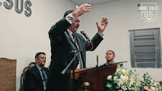 Ele cantou com tanta unção que toda a Igreja sentiu! | Cantor Zé Ricardo