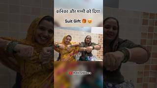 Suit Gift 🎁 kiya 😍 #rohitchhikara #kanikarana #kanikaranavlogs #haryanvi #couple #mummy #gift
